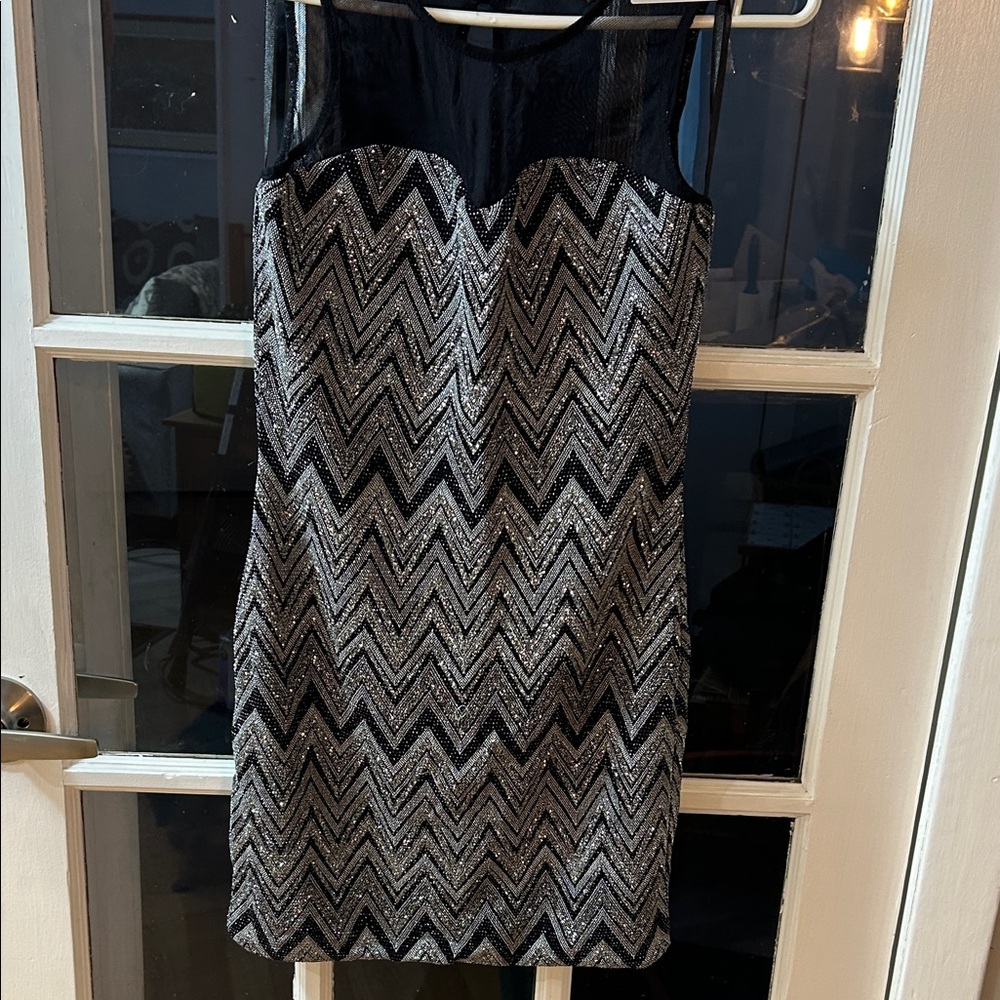 G82. Elegant Black and Silver Chevron Dress
